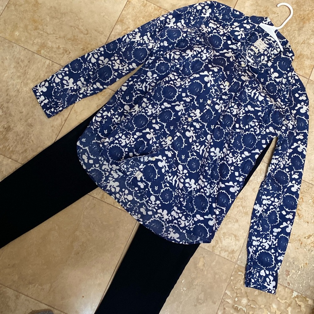 1 Banana Republic Pant 6 & 1 Gap shirt M .Bundle